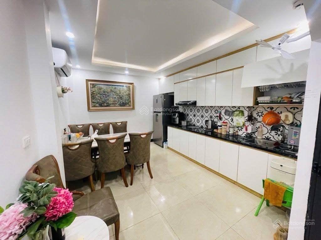 Bán nhà an dương vương, 7,85 tỷ, 45,9m2, chính chủ, ô tô đỗ cổng.