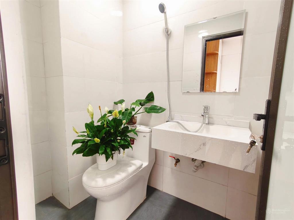 Bán chung cư no6 trần quý kiên tầng đẹp nhất . dt 62m2, đủ đồ em giá 6,15 tỷ . đủ đồ .