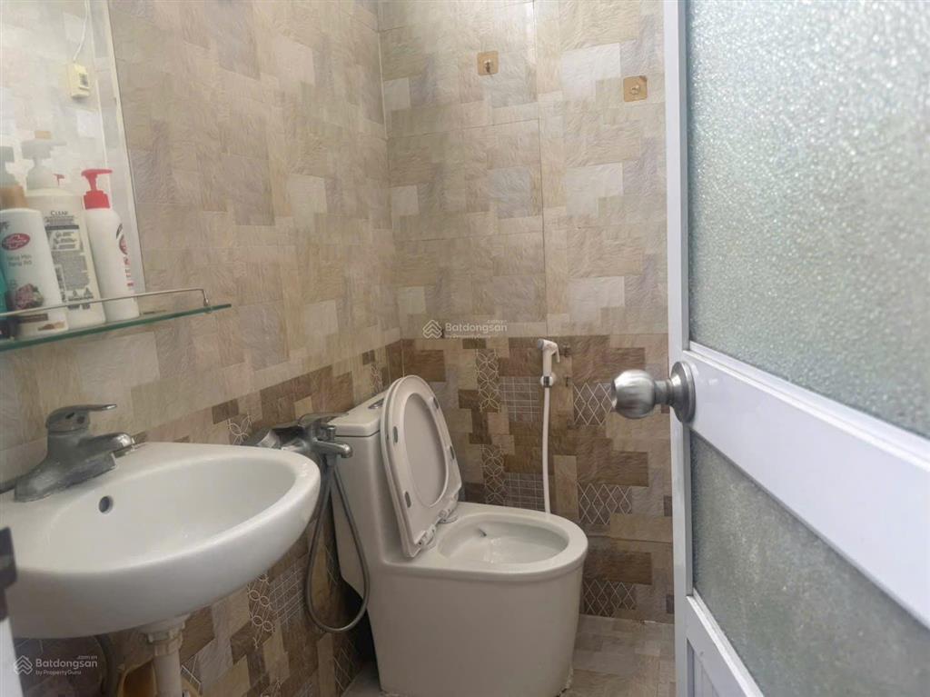Bán căn hộ 3 ngủ 2wc 60m2 cạnh viện e trần cung giá 2,8 tỷ sổ cất két