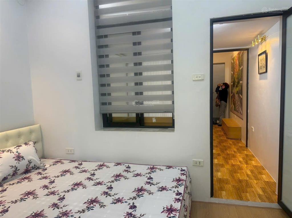 Bán căn hộ 3 ngủ 2wc 60m2 cạnh viện e trần cung giá 2,8 tỷ sổ cất két