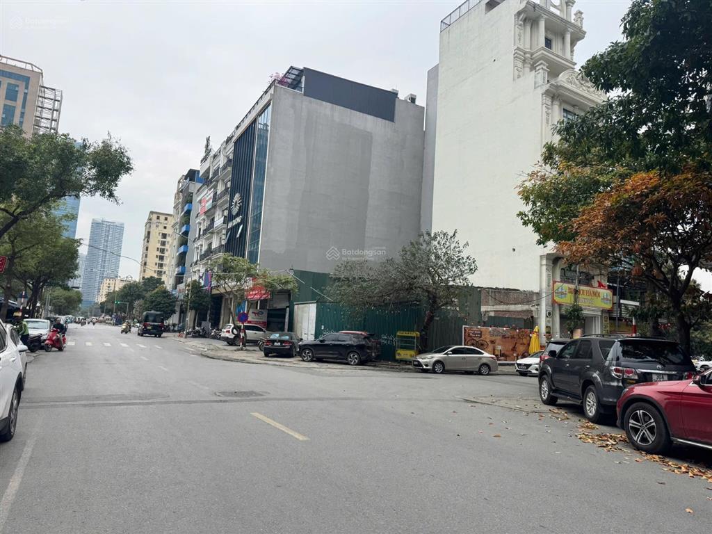 Mặt phố thuỵ khuê  tây hồ, nhàc4 bán đất 200m2 mt 10m nở hậu giá 93tỷ. qh ổn định, 100m ra hồ tây