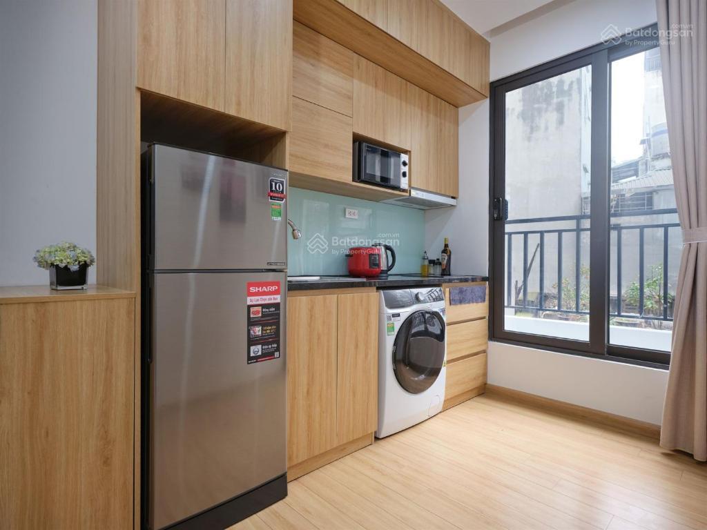 Khách sạn mp trích sài, view trọn hồ tây, dt ~600tr/th. 10 tầng bề thế mặt hồ tây, lô xẻ khe, hiếm