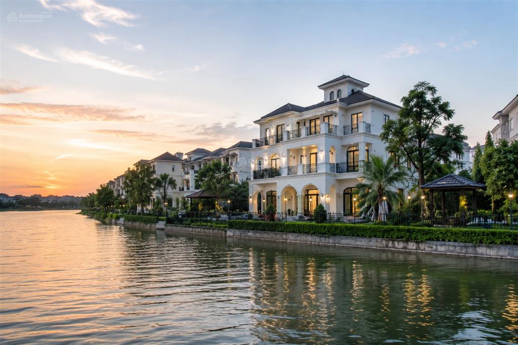 Bán bt vinhomes riverside, khu hoa phượng view mặt sông. 190m² 3t mt11m giá 79 tỷ, cực hiếm