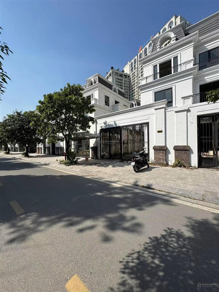 Bt roman plaza tố hữu  gần làng việt kiều châu âu
200m2/ 4 tầng/ mặt tiền 11m/ 43 tỷ, giá đầu tư