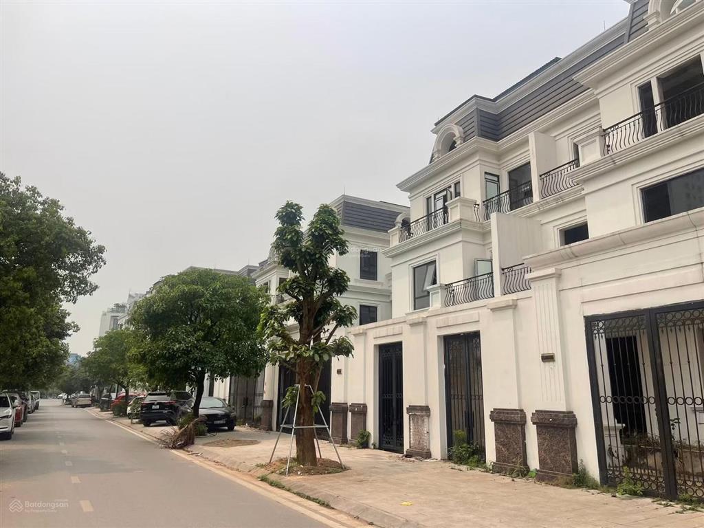 Bt roman plaza tố hữu  gần làng việt kiều châu âu
200m2/ 4 tầng/ mặt tiền 11m/ 43 tỷ, giá đầu tư