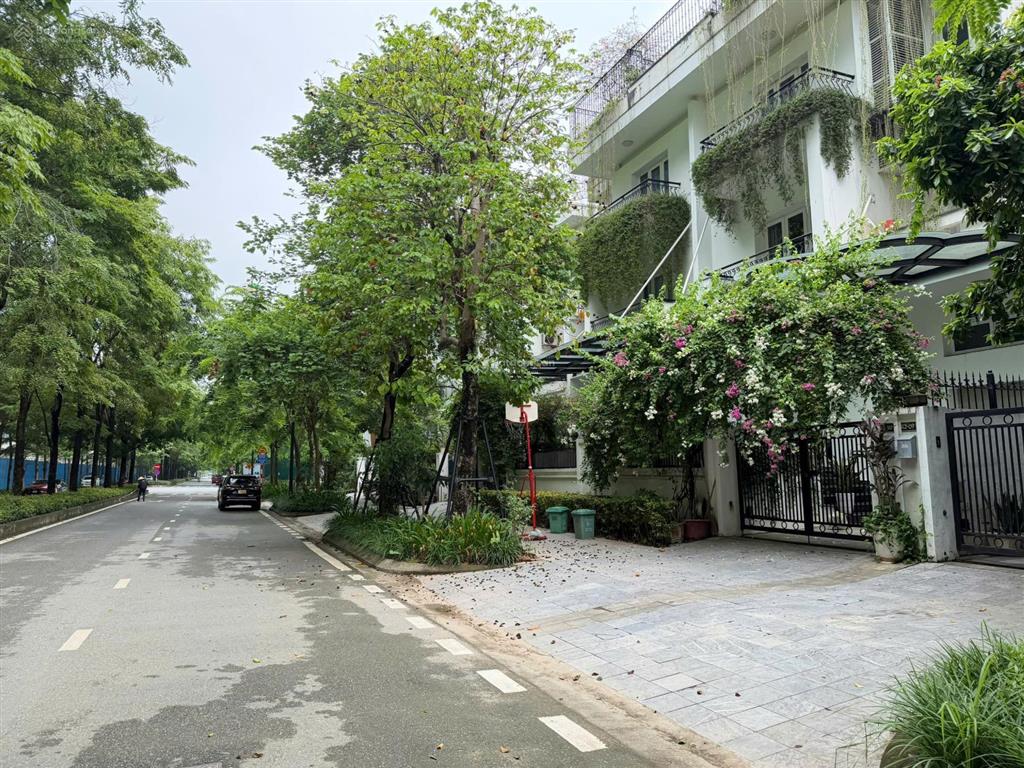 Bt khu k ciputra, mặt đường đôi 200m2 x 5t x mt9m giá 95 tỷ, không gian xanh, khẳng định vị thế