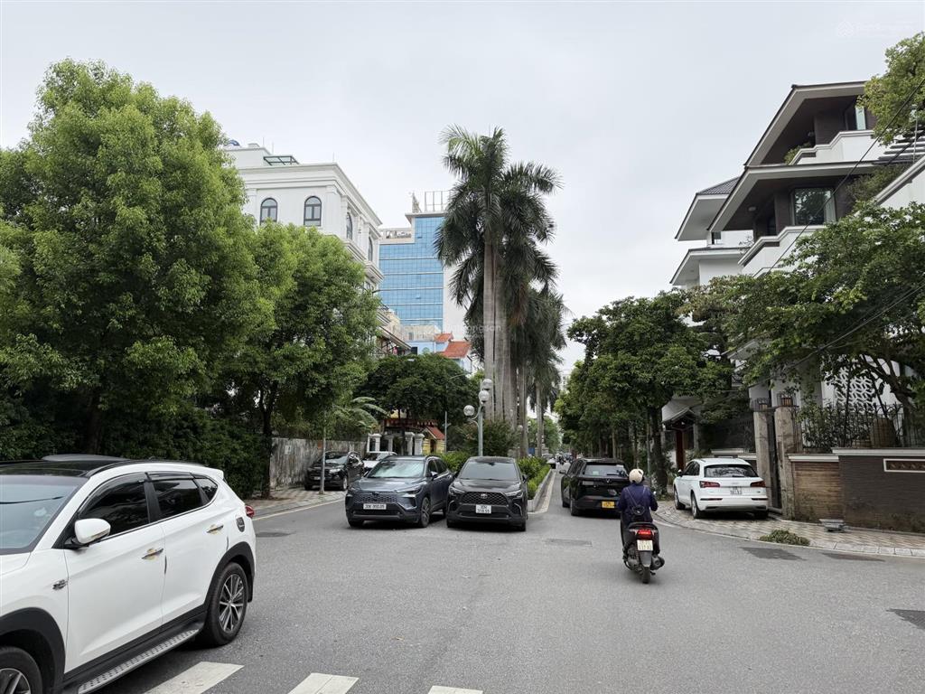 Mảnh đất vàng khu biệt thự vườn đào  đối diện lotte mall  270m2 mt 15m 197 tỷ xây tòa building