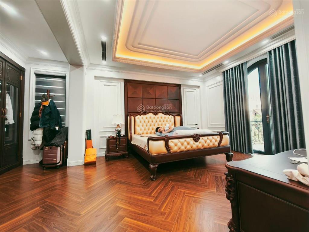 Bán biệt thự dịch vọng ở ngay, 310m2 5t 90 tỷ, sát vđ 2.5 ngay gần cv cầu giấy, thang máy, ở sướng