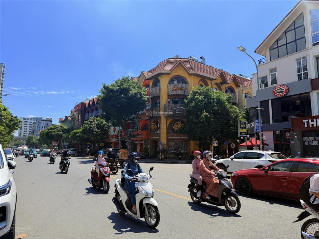 Bán bt mặt phố nguyễn văn lộc  hà đông, 200m2 4t giá 90tỷ. lô góc 2 mặt phố, dt 200tr/th, không qh