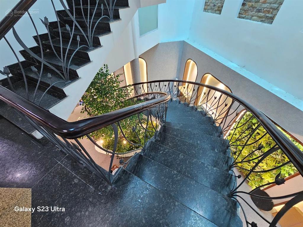 Bán nhà mp trung yên  cầu giấy. 150m2 5t mt 6.5m giá 63 tỷ. vỉa hè, qh ổn định , cạnh công viên