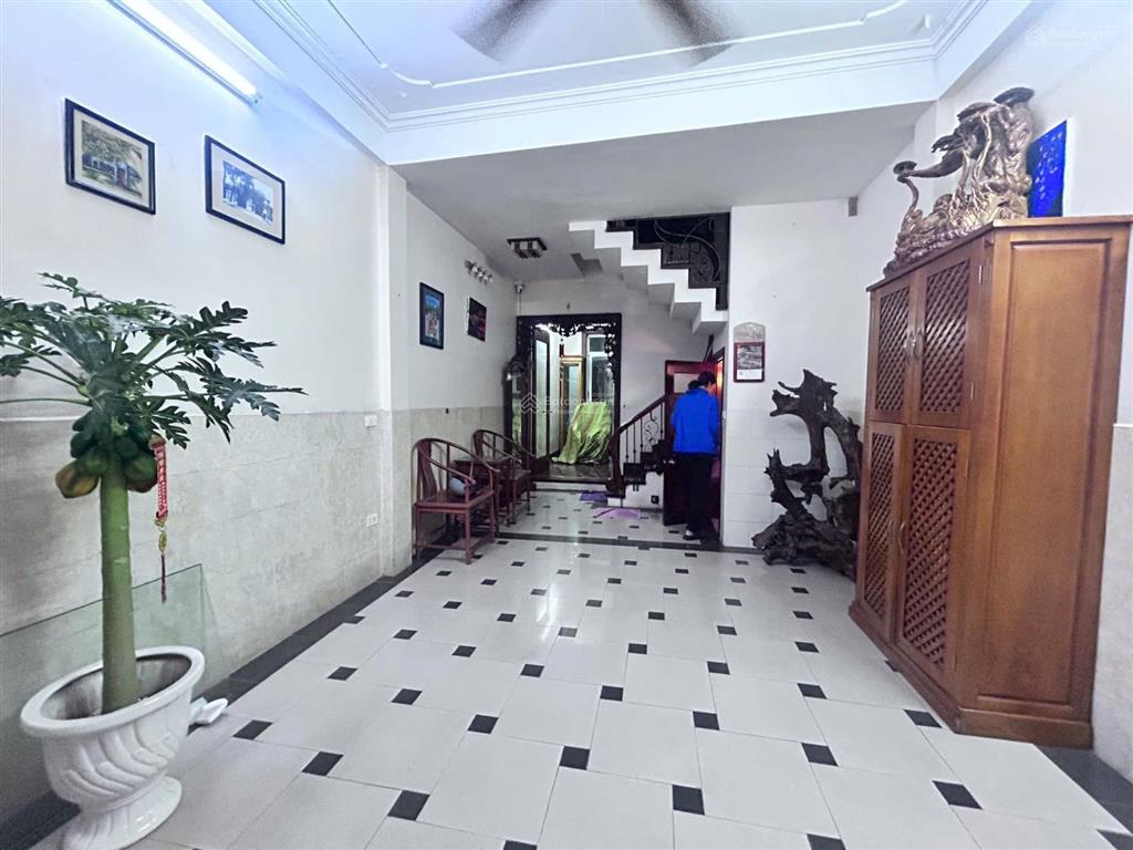 Bán nhà phố trần quang diệu, đống đa. 65m2 5t mt5m giá 22tỷ. 2 thoáng, ô tô, 30m ra phố, không qh