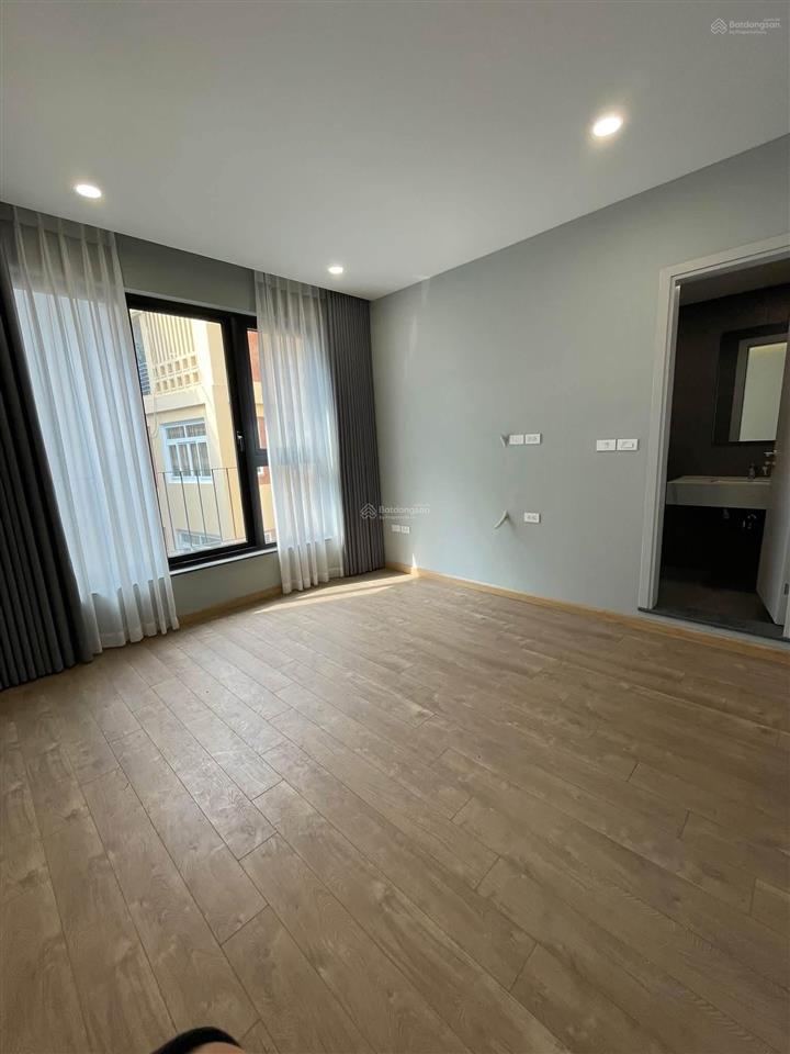 Bán nhà phố hoàng cầu  đống đa, 65m2 5t mt5m giá 21.9tỷ 2 thoáng, ô tô  30m ra phố, qh ổn định