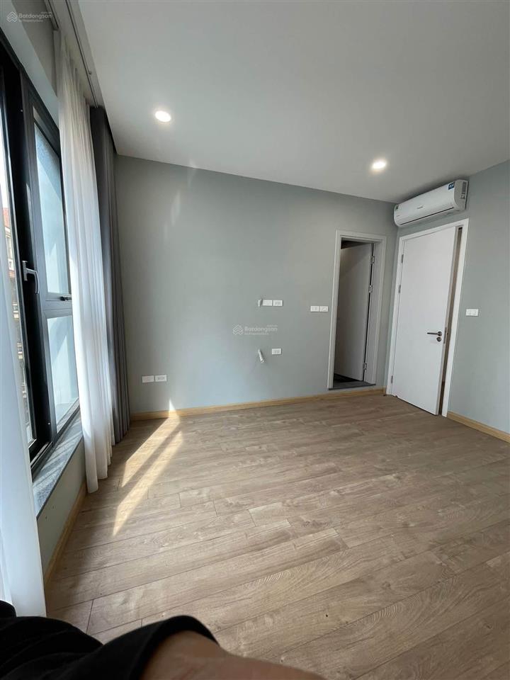 Bán nhà phố hoàng cầu  đống đa, 65m2 5t mt5m giá 21.9tỷ 2 thoáng, ô tô  30m ra phố, qh ổn định
