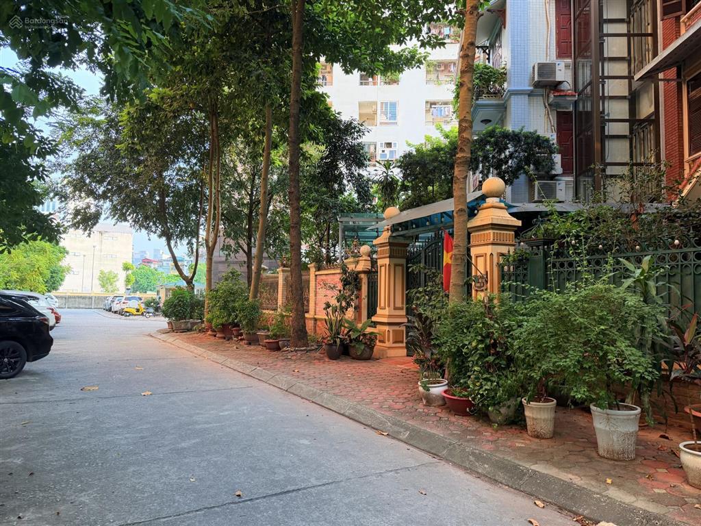 Biệt thự hoàng quốc việt  lô góc 2 thoáng  125m2 4t mt 20m giá 49.6 tỷ, yên tĩnh, phù hợp ở ngay