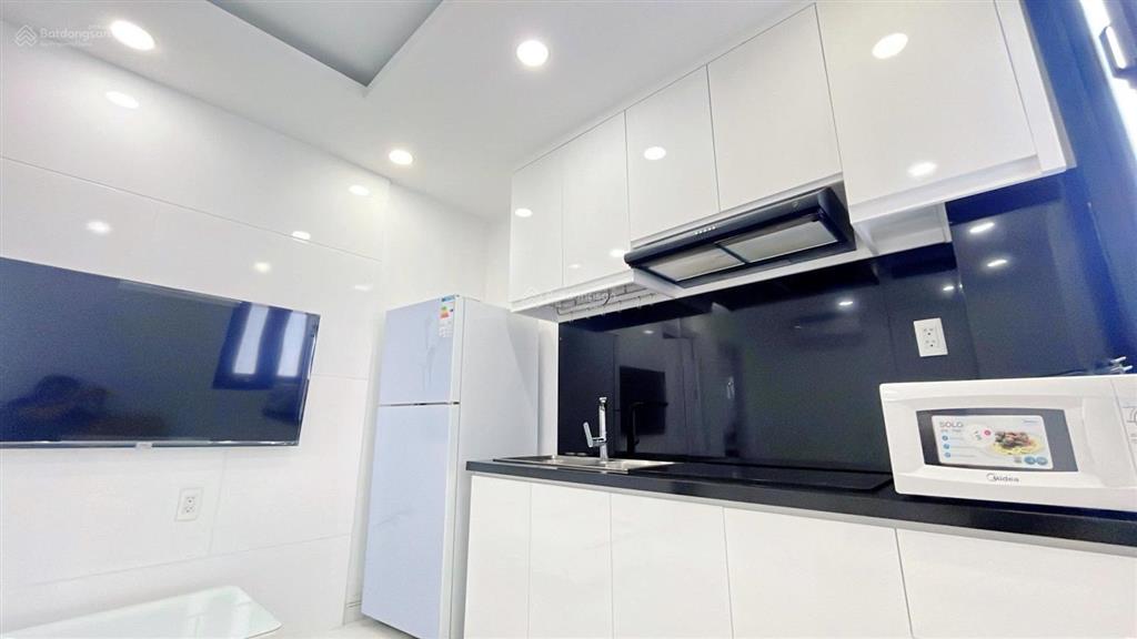 Cho thuê căn hộ 1pn 50m2 mới 100% ban công  nguyễn thông q3, gần toà nhà ga sài gòn, vòng xoay dân