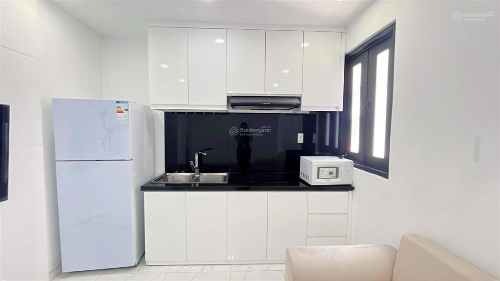 Cho thuê căn hộ 1pn 50m2 mới 100% ban công  nguyễn thông q3, gần toà nhà ga sài gòn, vòng xoay dân