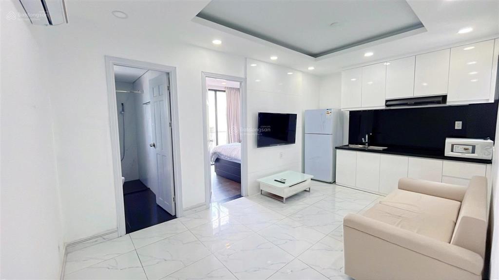 Cho thuê căn hộ 1pn 50m2 mới 100% ban công  nguyễn thông q3, gần toà nhà ga sài gòn, vòng xoay dân