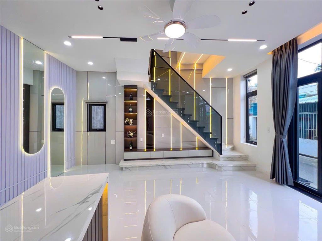 Hạ giá 200 triệu bán gấp nhà hẻm 160 tầm vu