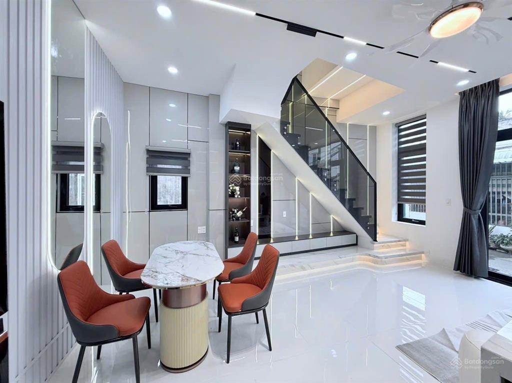 Hạ giá 200 triệu bán gấp nhà hẻm 160 tầm vu