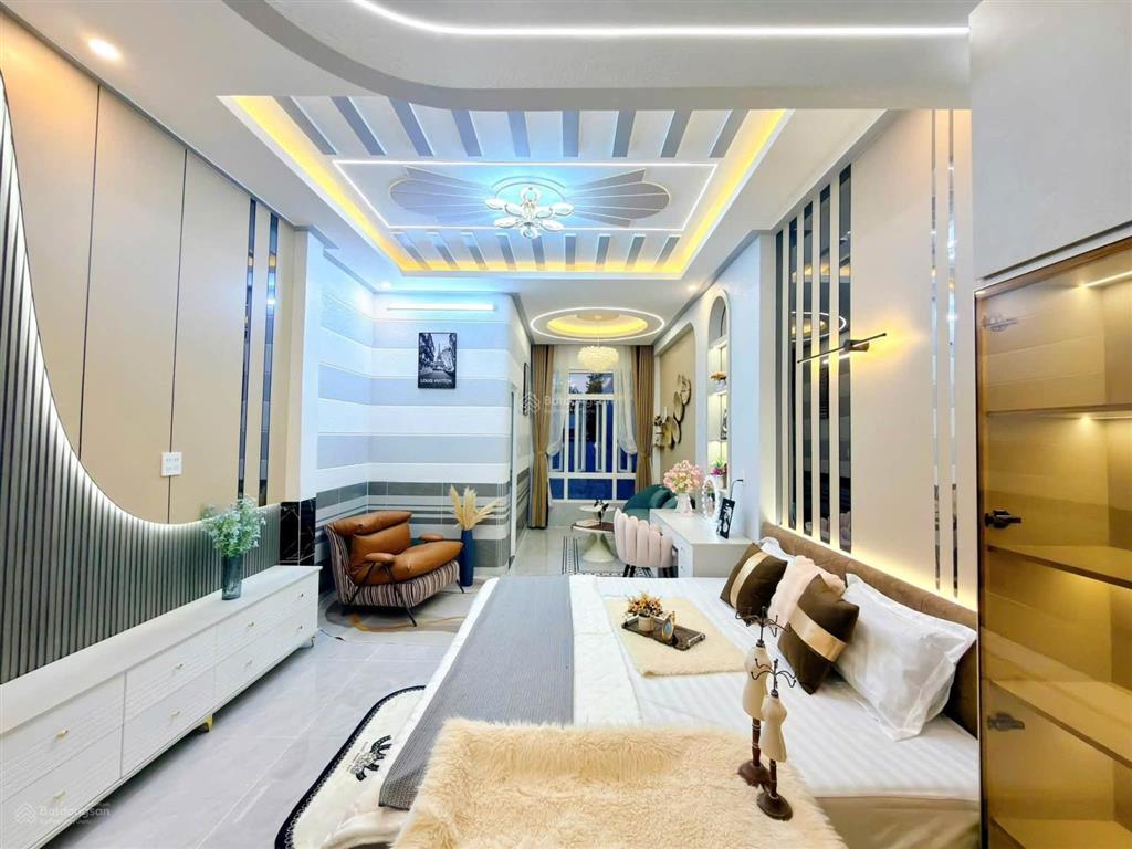Nắm chủ bán nhà 3 tầng mặt tiền đường chu văn an