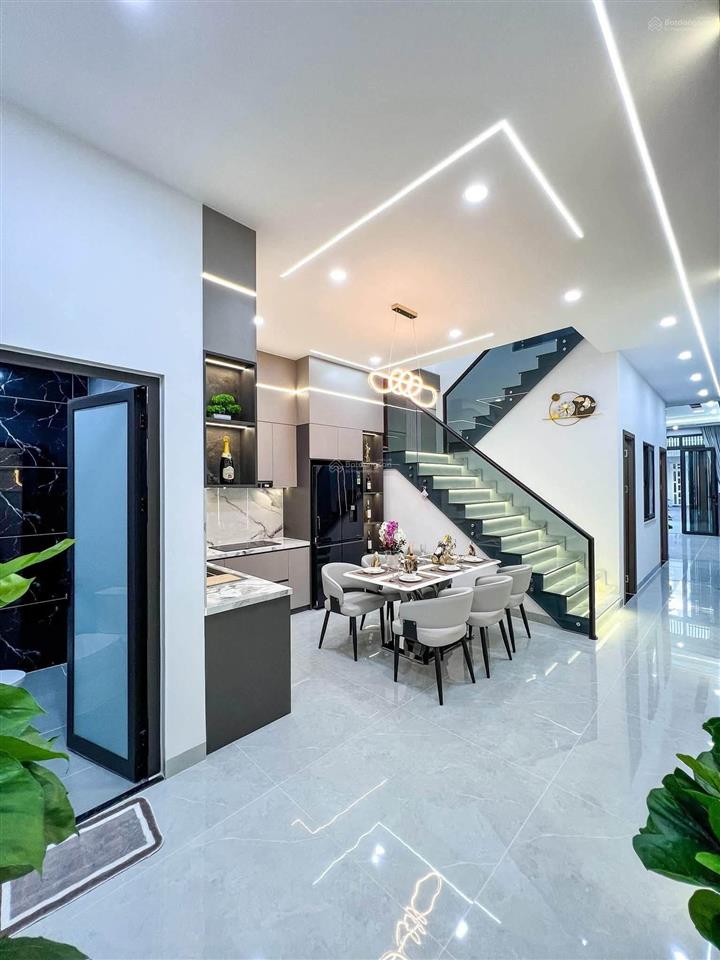 Nắm chủ bán nhà 2 tầng full nội thất mặt tiền đường d4 khu hồng loan