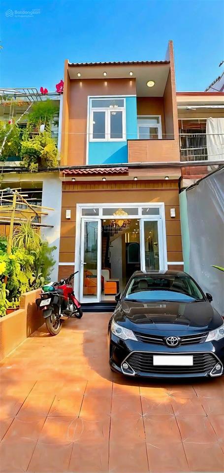Nắm chủ bán nhà 2 tầng mặt tiền đường trần phú