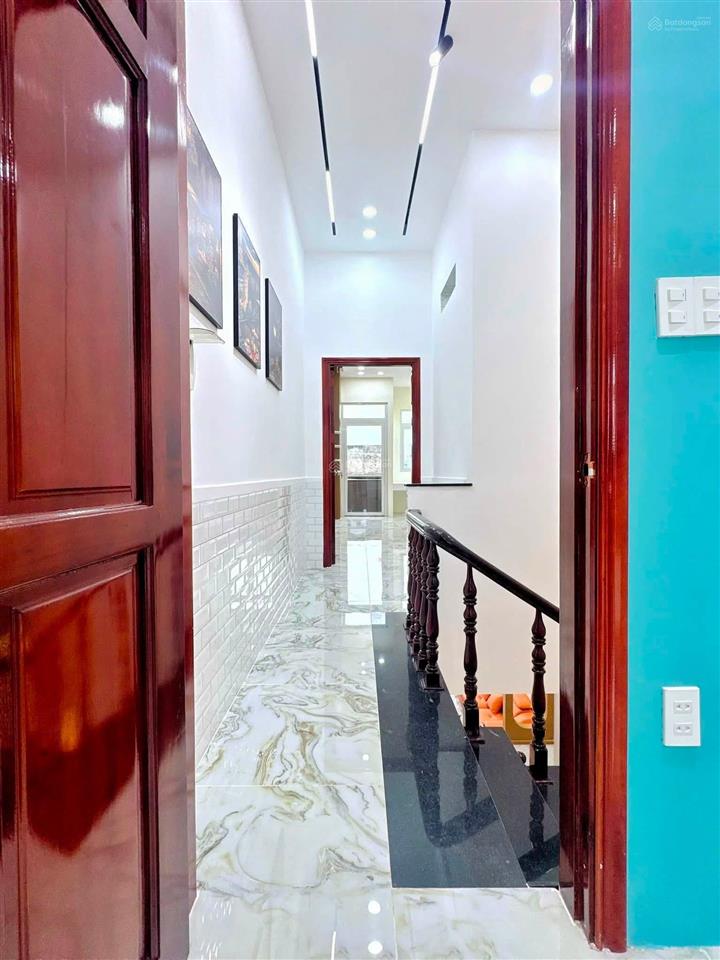 Nắm chủ bán nhà 2 tầng mặt tiền đường trần phú