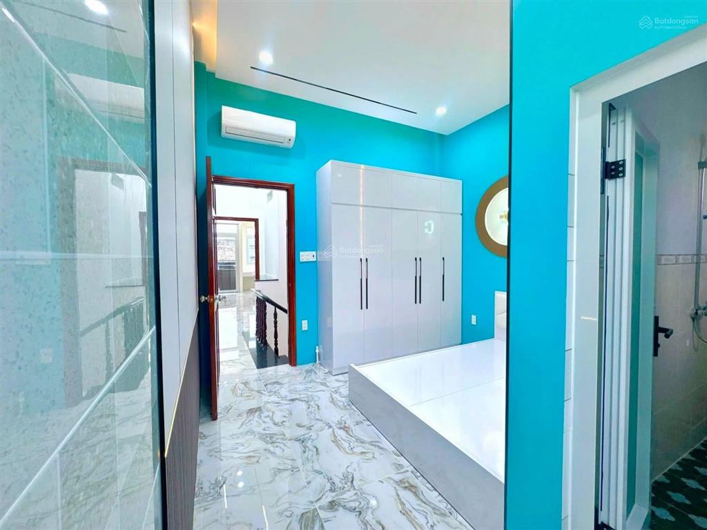 Nắm chủ bán nhà 2 tầng mặt tiền đường trần phú