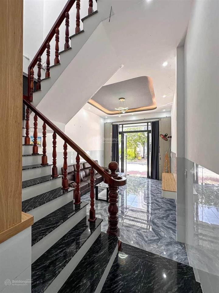 Bán nhà 2 tầng full nội thất đường c9 khu phú an