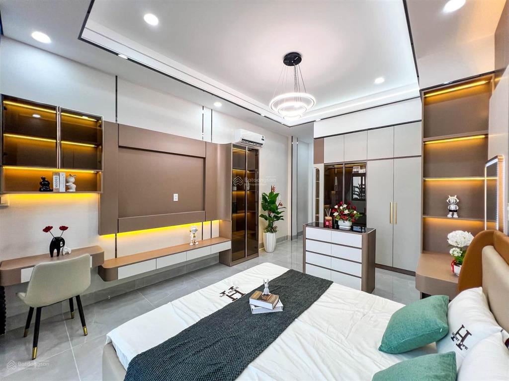Bán nhà 3 tầng mặt tiền đường số 5 khu đại học y dược