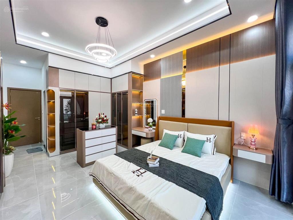 Bán nhà 3 tầng mặt tiền đường số 5 khu đại học y dược