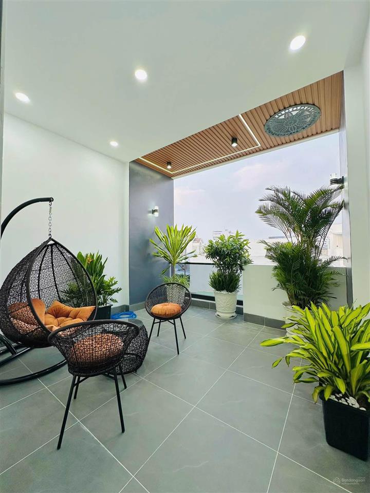 Bán nhà 3 tầng mặt tiền đường số 5 khu đại học y dược