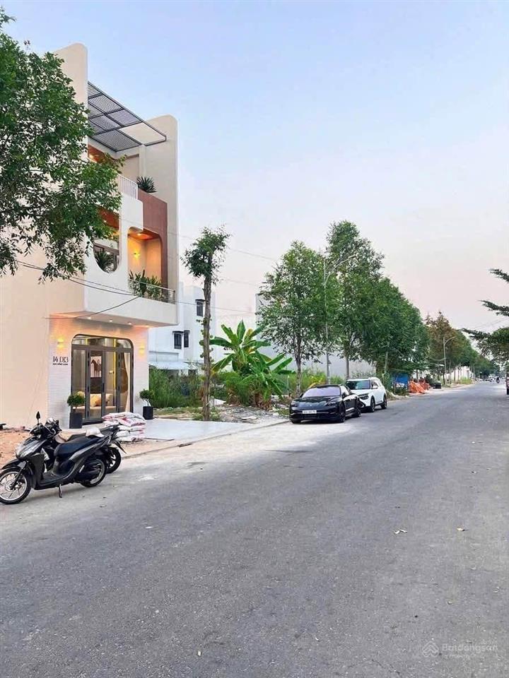 Bán nhà 3 tầng mặt tiền đường d13 khu hồng loan 6a