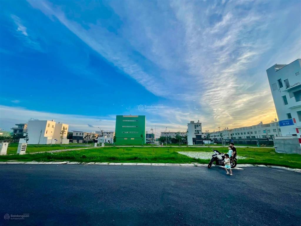 Bán nền đất đường d11 khu nam long 2