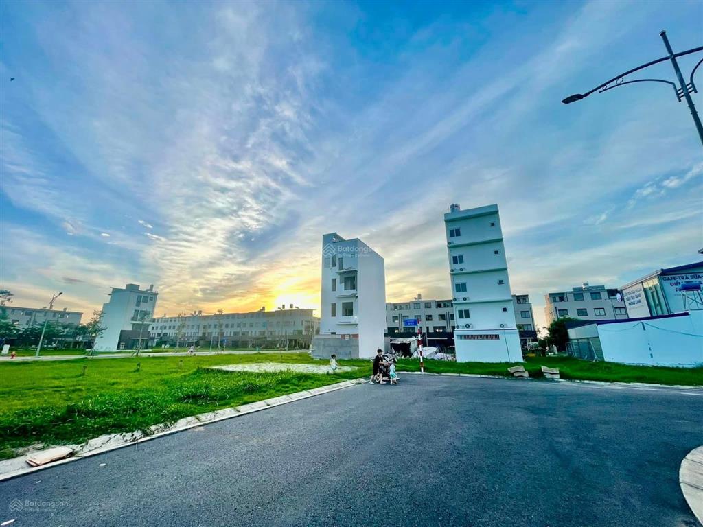 Bán nền đất đường d11 khu nam long 2