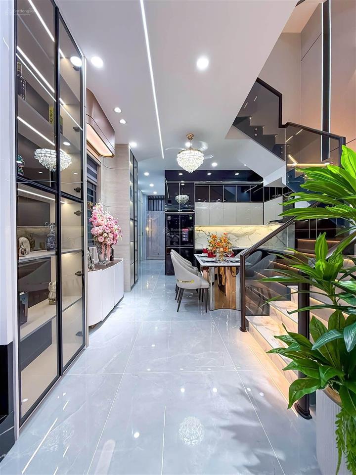 Chính chủ gửi bán nhà 3 tầng có hẻm hong đường d14 hồng loan