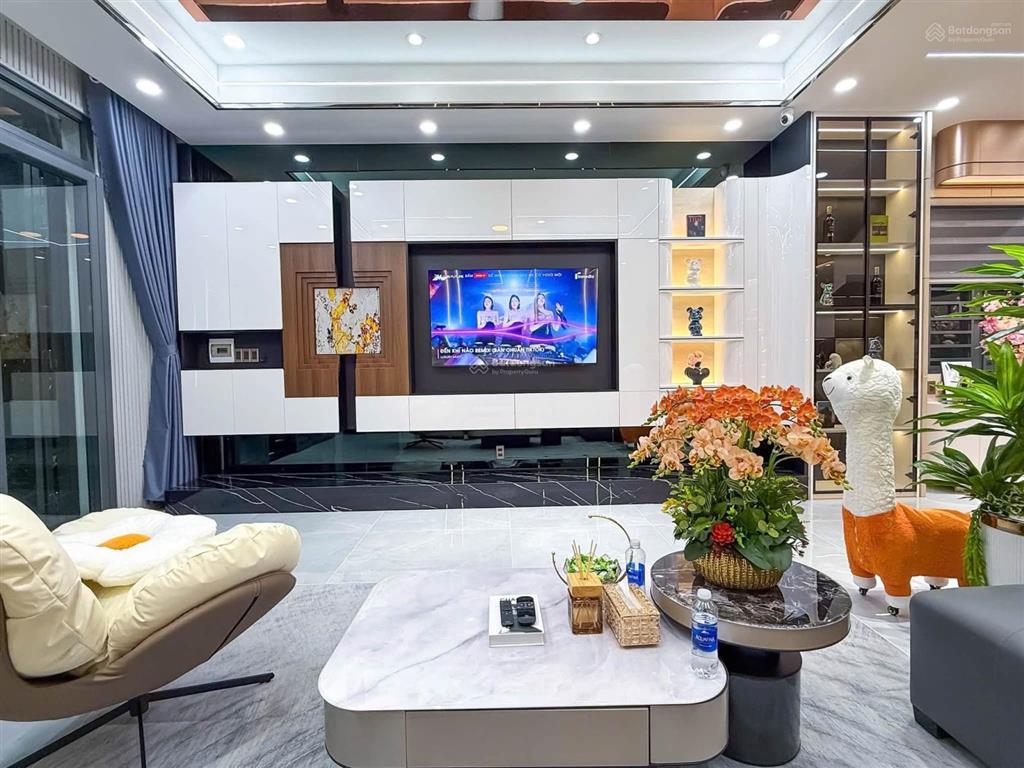 Chính chủ gửi bán nhà 3 tầng có hẻm hong đường d14 hồng loan