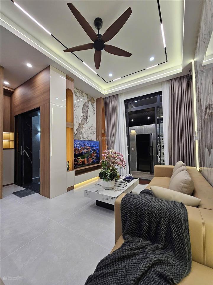 Chính chủ gửi bán nhà 4 tầng có thang máy khu nam long 2