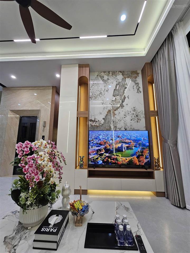 Chính chủ gửi bán nhà 4 tầng có thang máy khu nam long 2