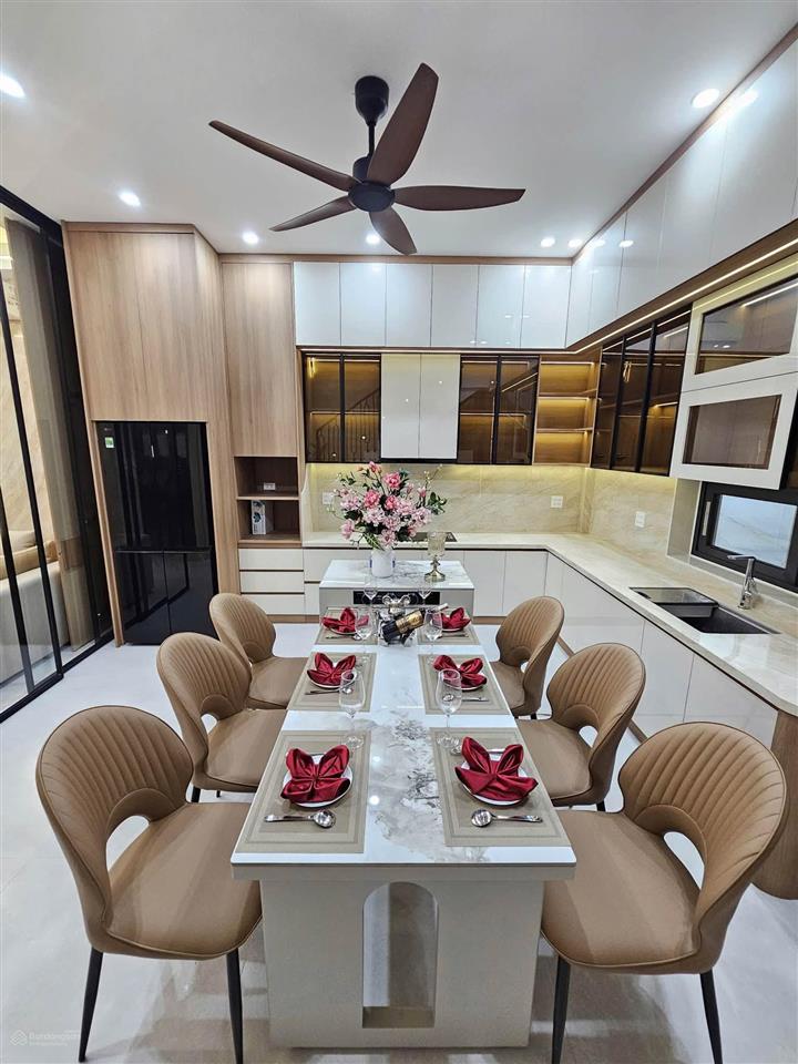 Chính chủ gửi bán nhà 4 tầng có thang máy khu nam long 2