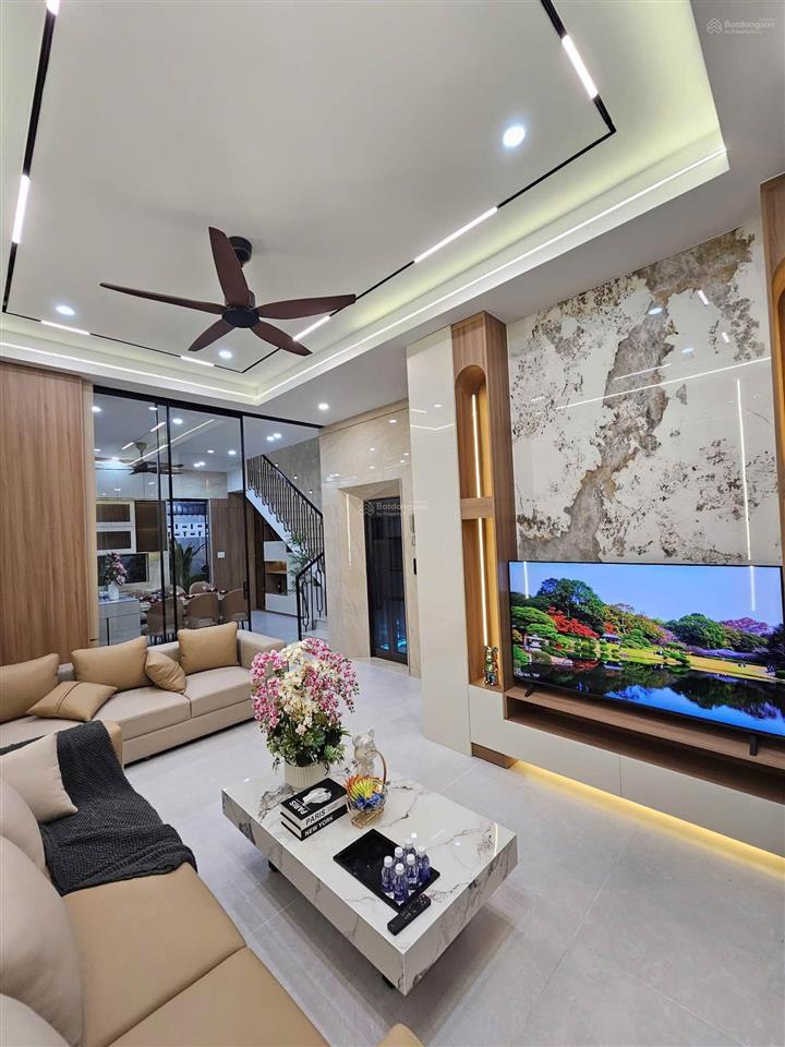 Chính chủ gửi bán nhà 4 tầng có thang máy khu nam long 2