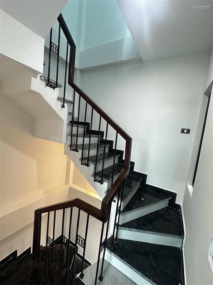 Bán căn 5 tầng tổ 24 thị trấn đông anh, giá cực rẻ hơn 4,1 tỷ
