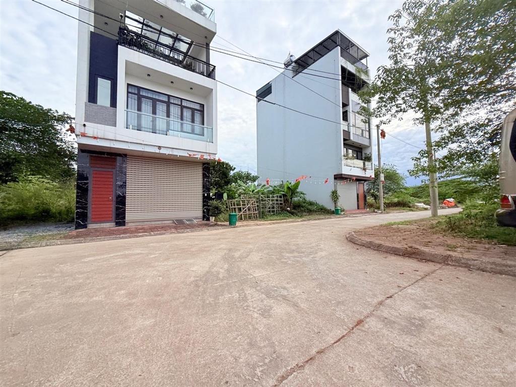 70m đấu giá vân nội phúc thịnh đông anh vỉa hè rộng, mt 6m  gần chân cầu nhật tân giá 6tỉ nhỏ