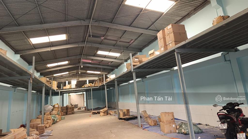 Gần kcn lê minh xuân  đường phóng 30m lê đình chi  kho 312m2 full thổ  thực tế sử dụng đến 532m2