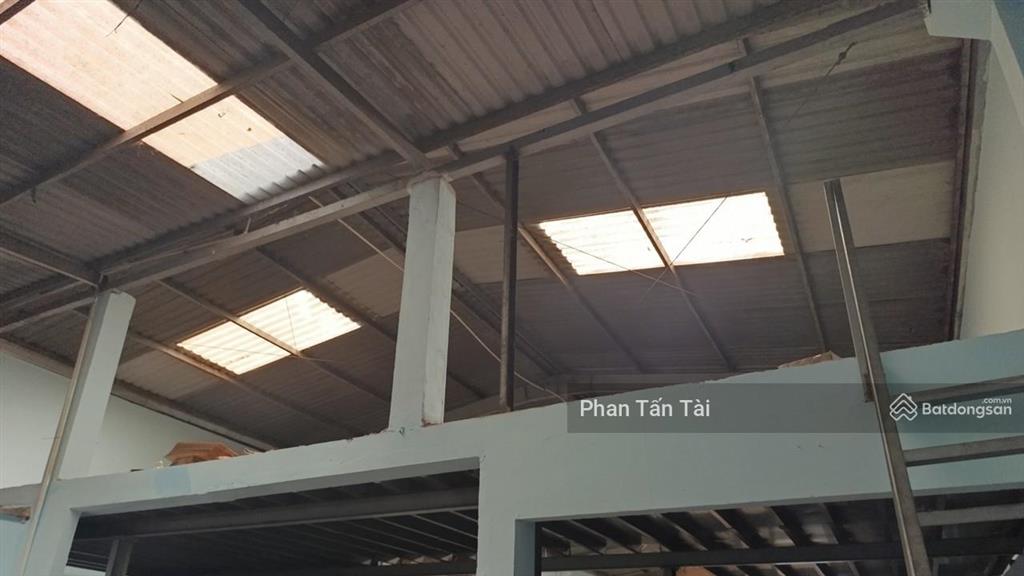 Gần kcn lê minh xuân  đường phóng 30m lê đình chi  kho 312m2 full thổ  thực tế sử dụng đến 532m2