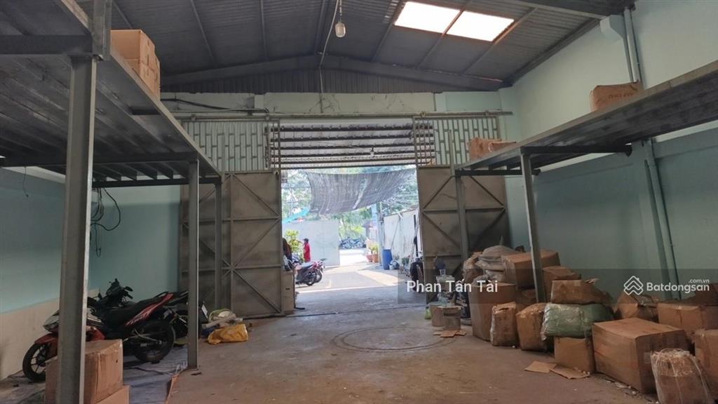 Gần kcn lê minh xuân  đường phóng 30m lê đình chi  kho 312m2 full thổ  thực tế sử dụng đến 532m2
