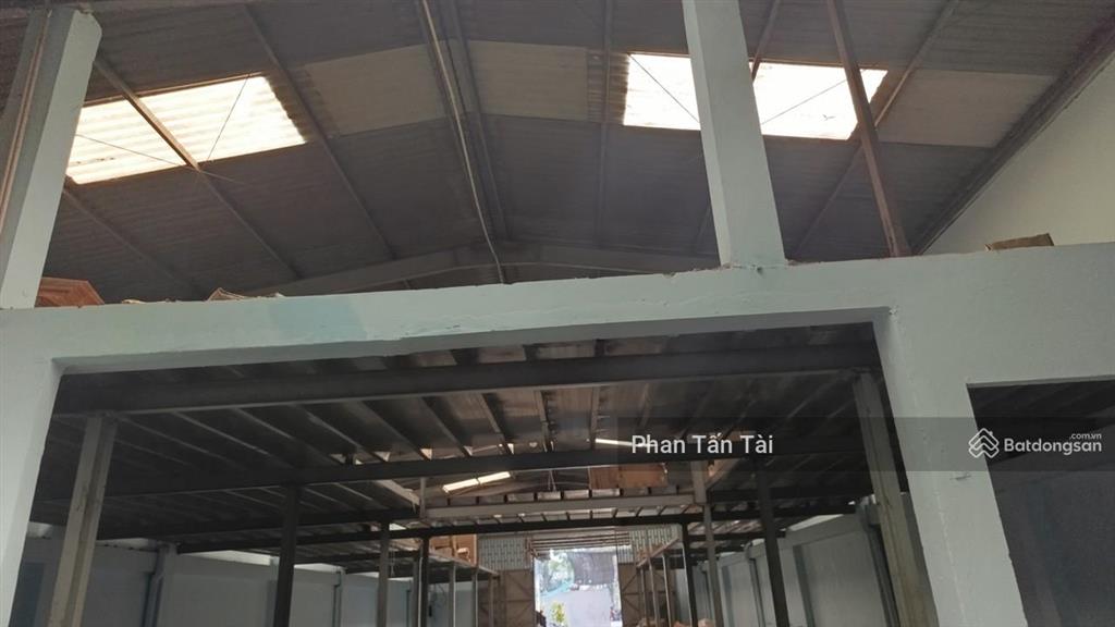 Gần kcn lê minh xuân  đường phóng 30m lê đình chi  kho 312m2 full thổ  thực tế sử dụng đến 532m2