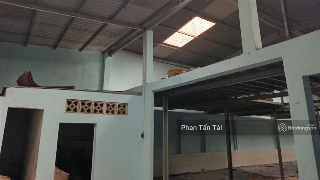 Gần kcn lê minh xuân  đường phóng 30m lê đình chi  kho 312m2 full thổ  thực tế sử dụng đến 532m2