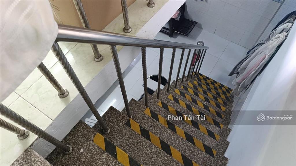 Bán nhà sổ riêng tân quý tây ở bình chánh 82,8m2, ngang 5m, 100 ra ql1a  lê khả phiêu giá 3,3 tỷ