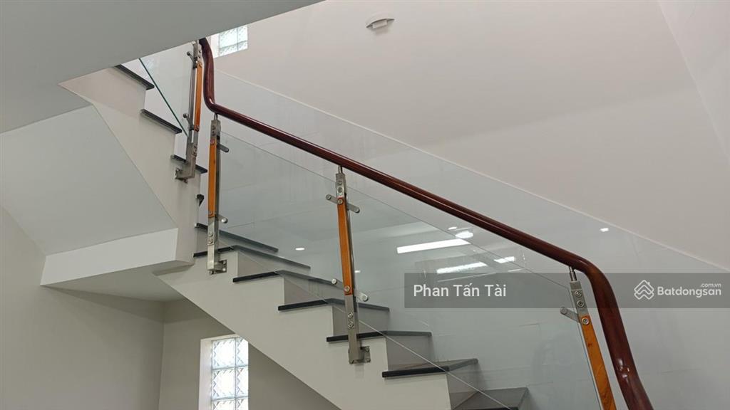 Bán 6,2tỷ nhà vườn 569.7m2 ngang 8,6 nở hậu 14m đường 8m thẳng trục vài mươi mét ra hoàng phan thái